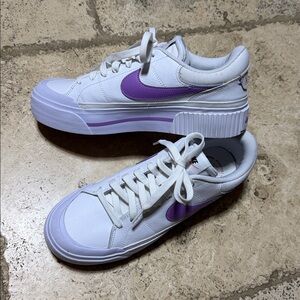 NIKE WOMENS COURT LEGACY LIFT Platform SNEAKER - WHITE- (Purple-Swish) Size 8.5